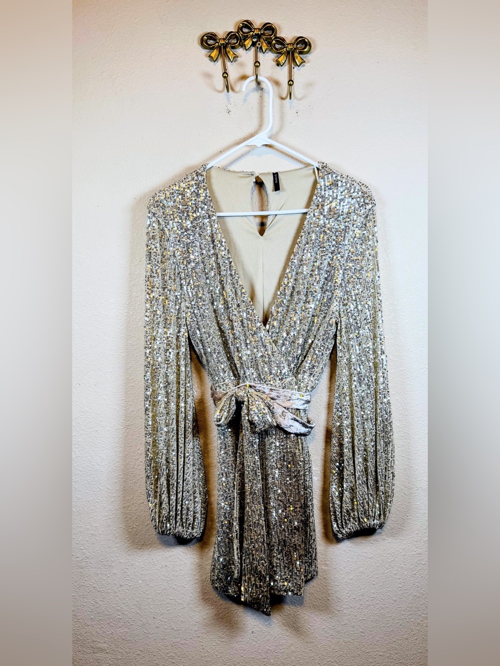 Blanc Taupe Sparkling Silver Sequin V-Neck Wrap Mini Cocktail Dress. Size 12